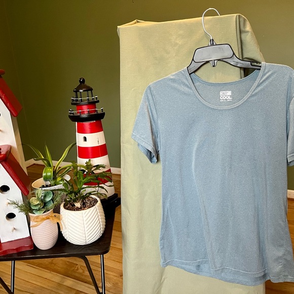 “32 Degrees Cool” XL Sage Green soft tee - Picture 2 of 5